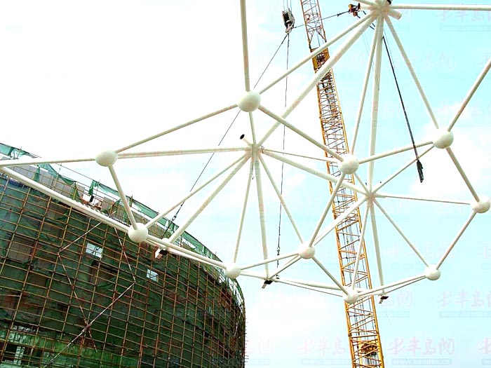 海北体育馆网架安装
